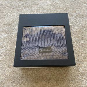 caesars total rewards grey Hat, scarf & gloves set